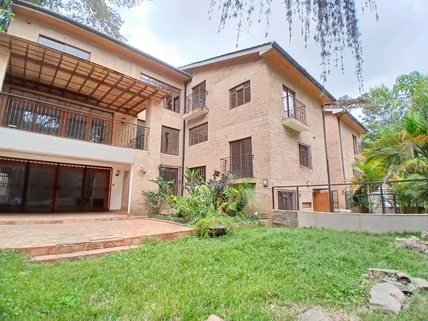 5-bedroom Townhouse for sale in Lavington, Nairobi