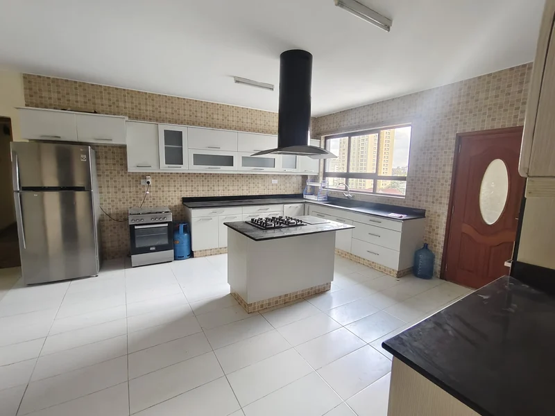 Unfurnished 3-BEDROOM All Ensuite Apartment + DSQ To Let – Kilimani, KES 165,000 Per Month