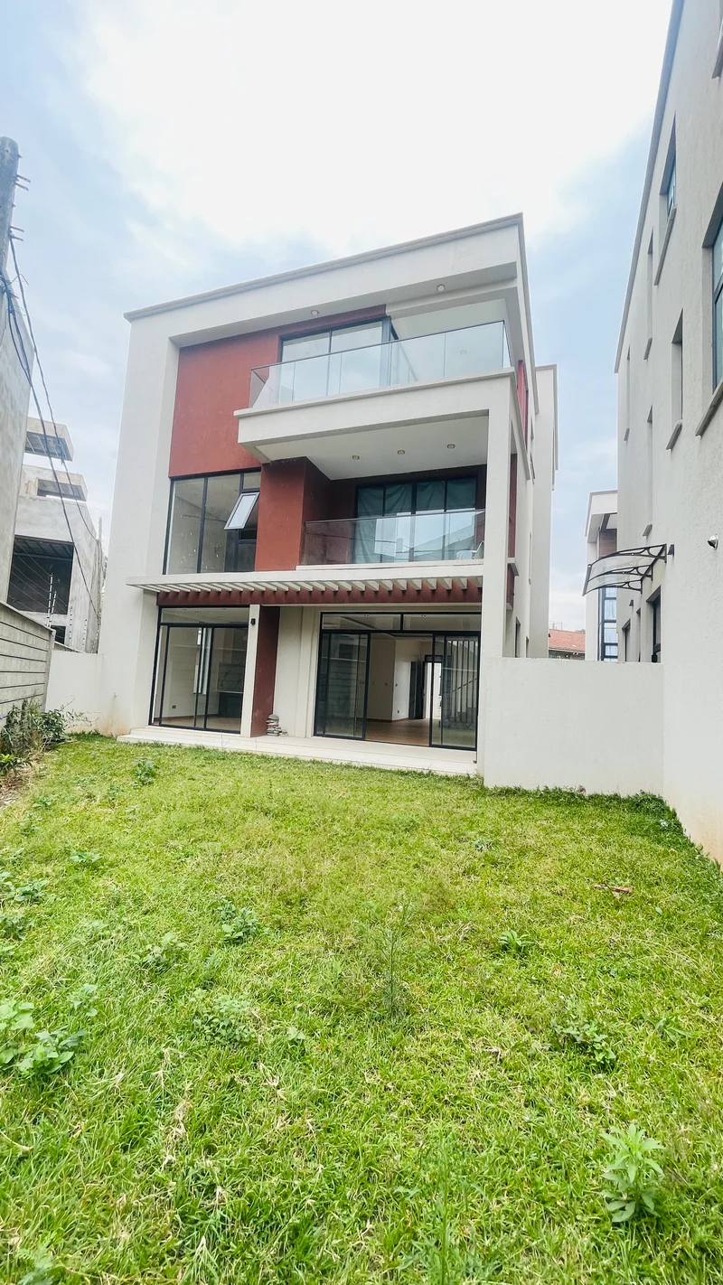 Lavington in a well gated community 5 bedrooms all ensuite modern townhouse for Sale