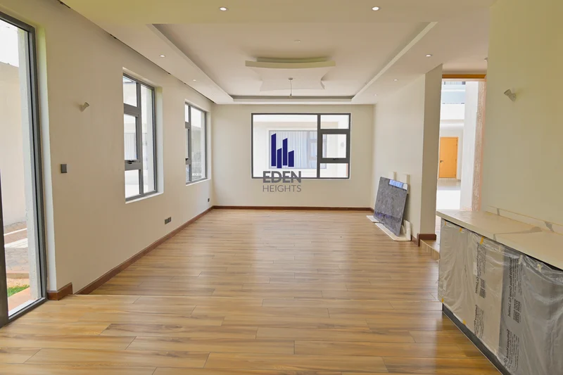 Exceptional 6 bedroom Townhouse In Lavington