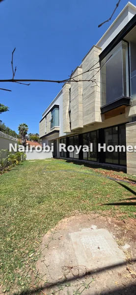 5-bedroom Townhouse for sale in Brookside