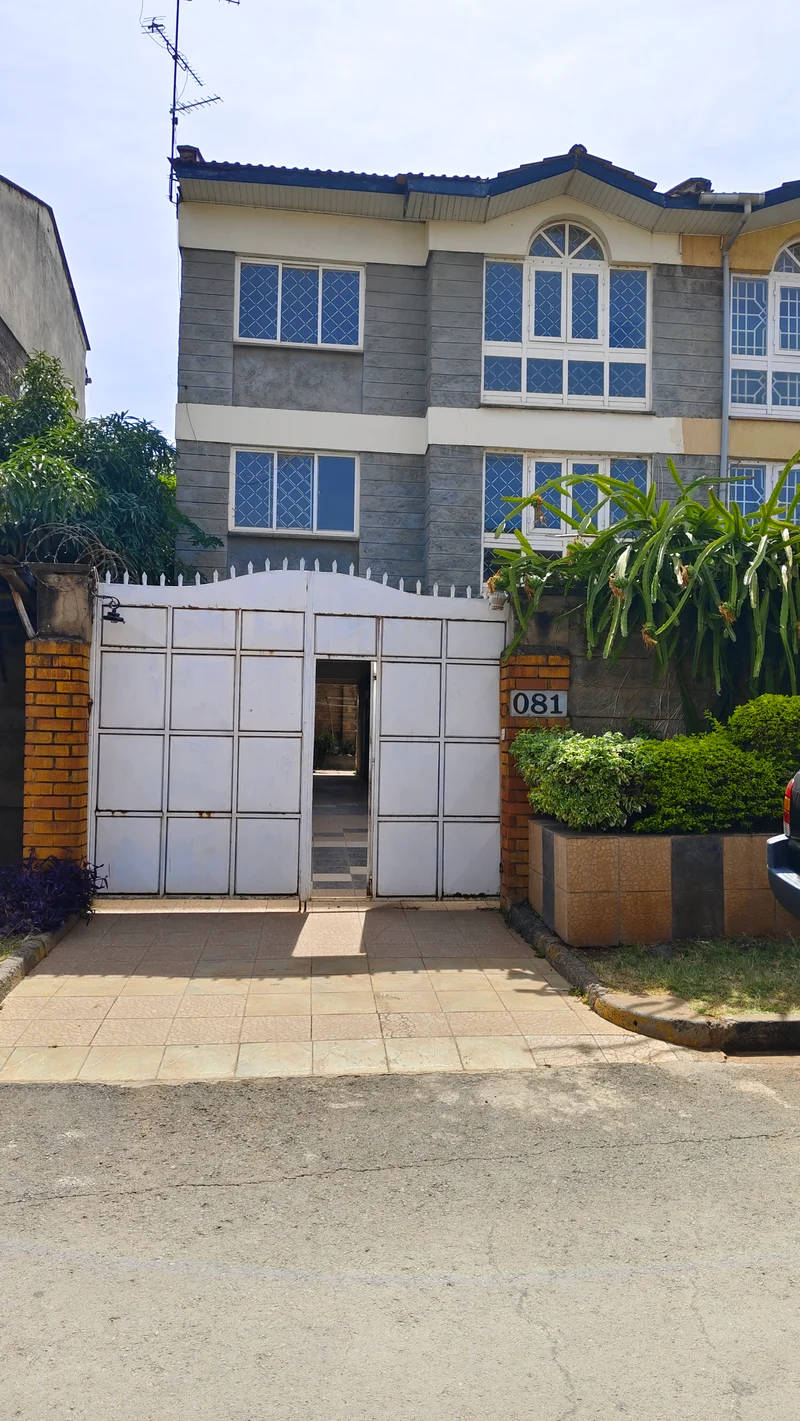 4 Bedroom House With DSQ In South C