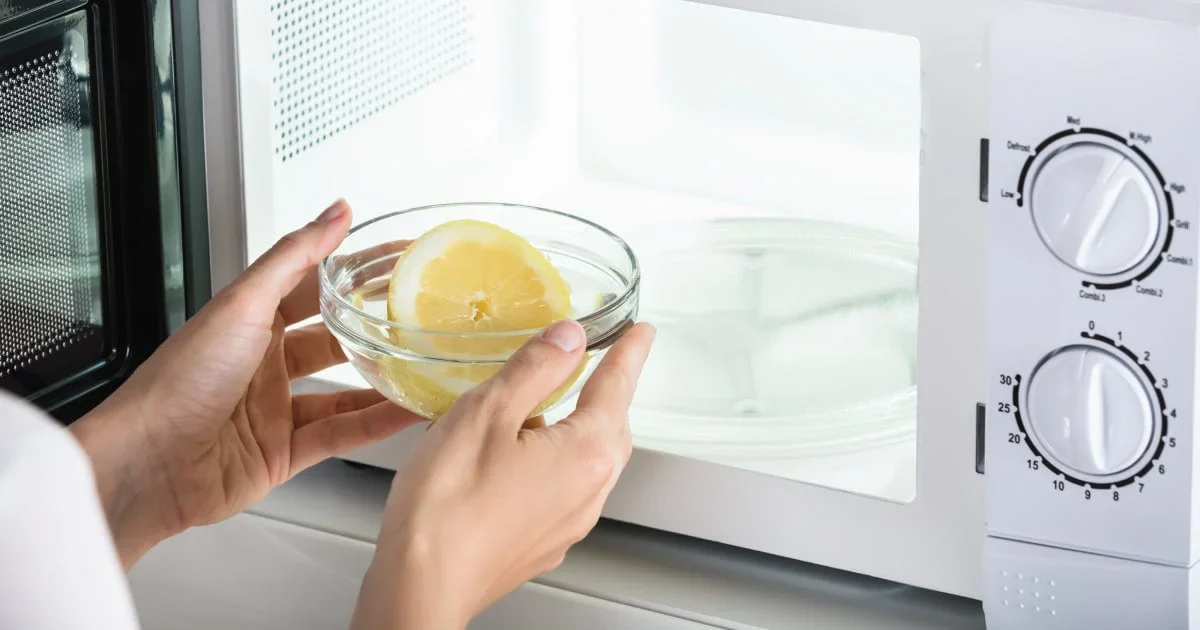 cleaning the microwave