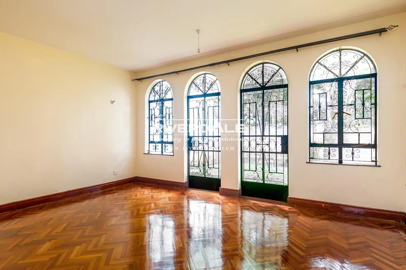 Spacious 5 Bedroom Villa For Sale In Riverside Drive