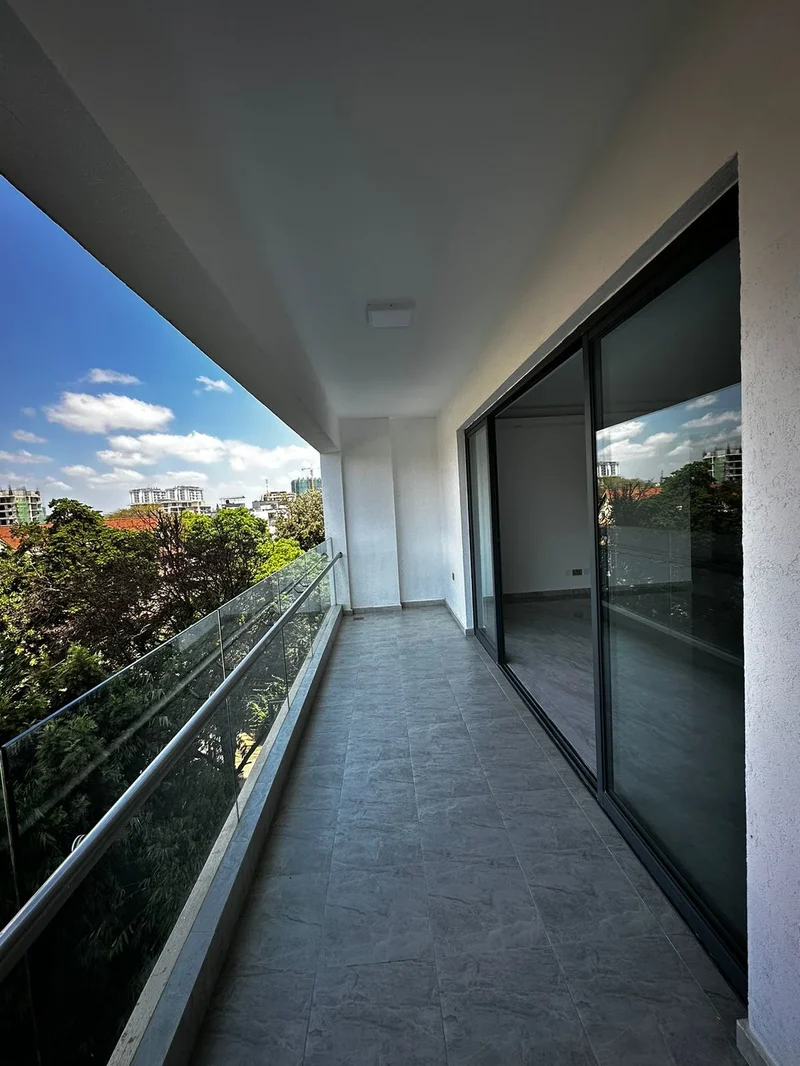 spacious 4 bedroom plus dsq to let