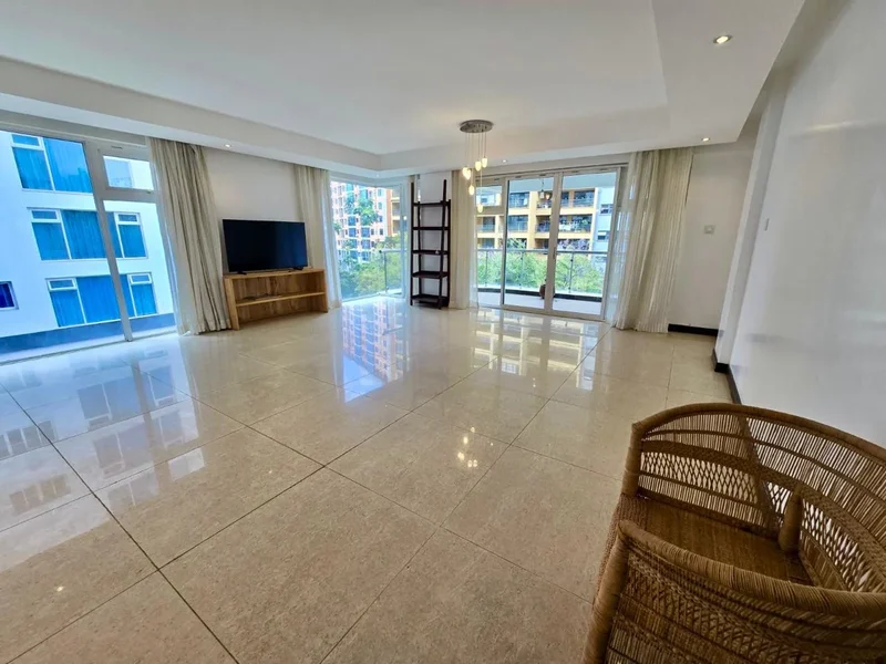 Spacious Apartment 4-BEDROOM All-Ensuite And DSQ