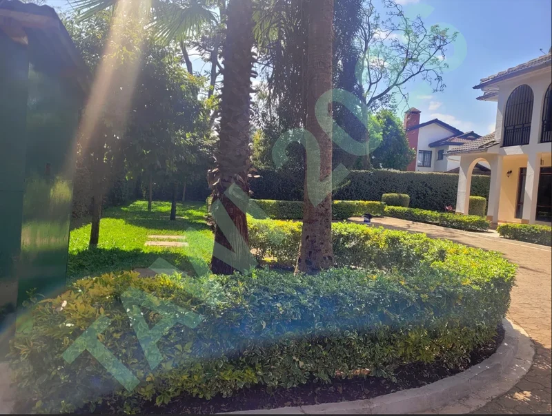 4-BEDROOM Townhouse + Detached 2-BEDROOM Sq